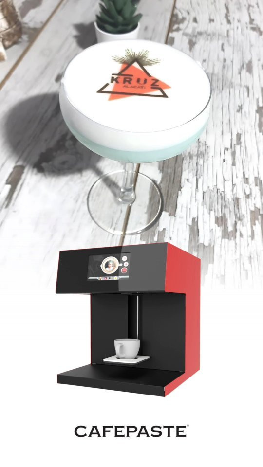 Impressora de drinks cria design 'Kriuz' na espuma em uma taça