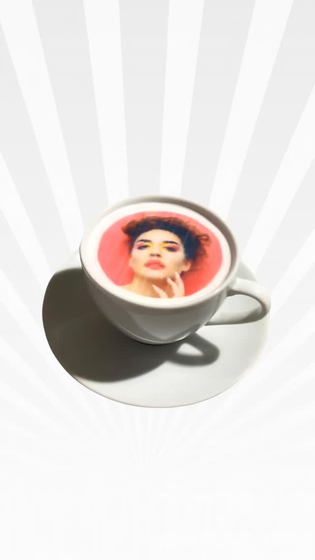 Impressora latte art retrato detalhado na espuma de cappuccino
