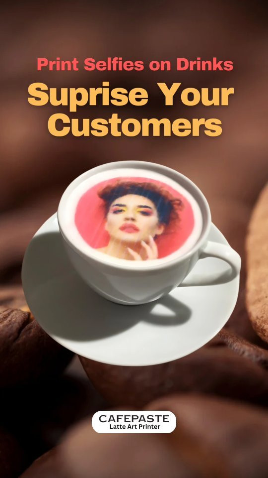 Latte art printer με πορτραίτο σε αφρό καφέ σε λευκό φλιτζάνι